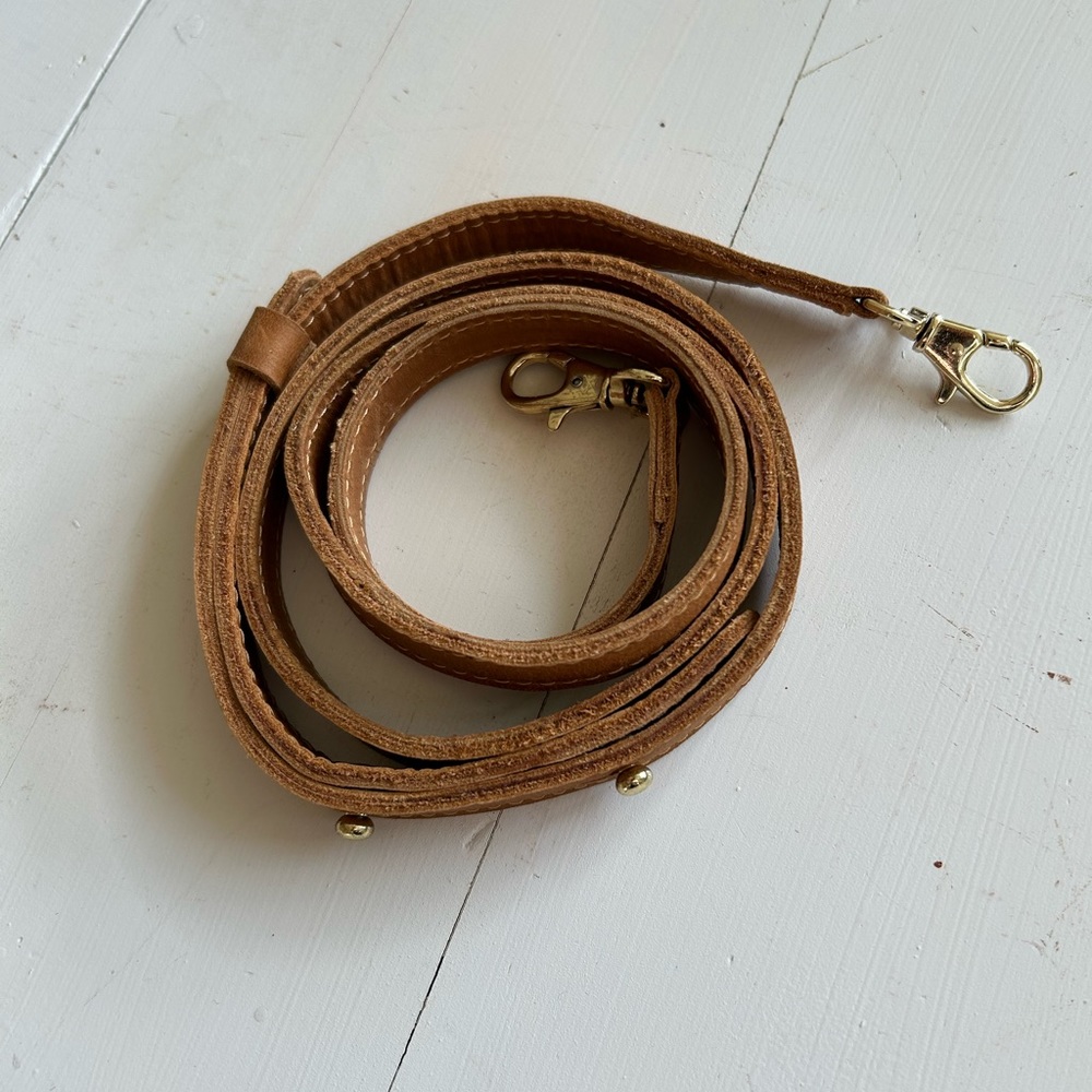 Strap ONLY.  Leather strap to Noonday Adwa Foldover Clutch.